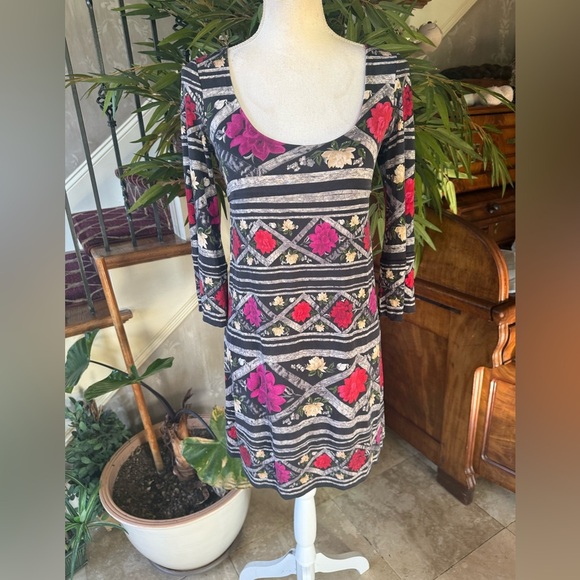 Diane Von Fürstenberg ladies 100% silk pullover, crewneck dress size 4 - Picture 4 of 11